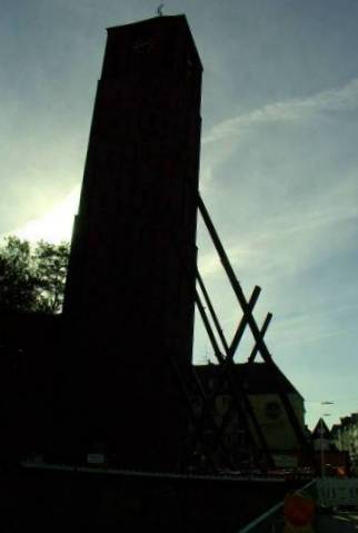 Der Schiefe Turm im Gegenlicht...Bild: A.Grimmer